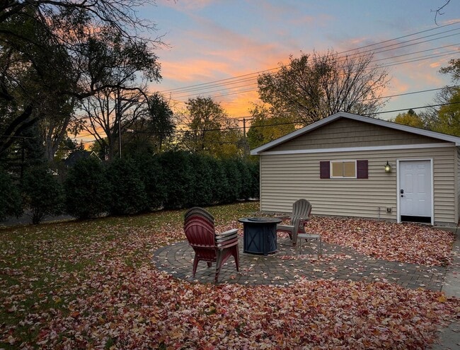 Building Photo - 3338 Library Ln