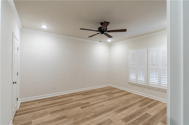 Building Photo - 656 Falls Church Rd