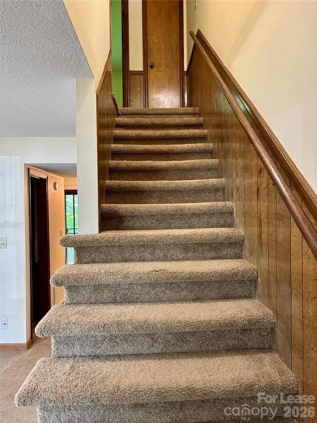 Building Photo - 128 Hillcrest Dr