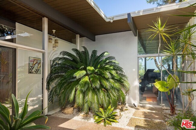 Building Photo - 4965 Calvin Ave