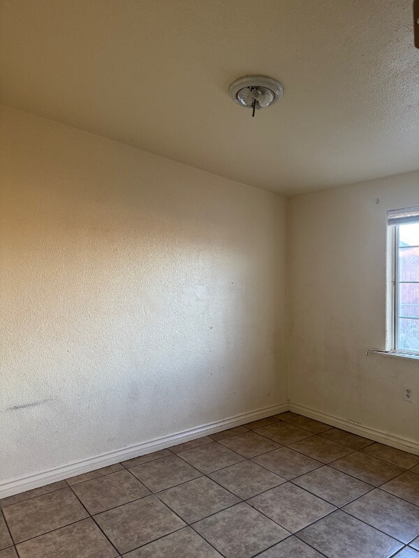 Building Photo - 1385 Riverside Dr