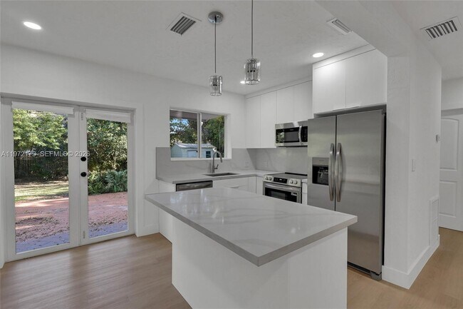 Building Photo - 5111 SW 73rd Terrace