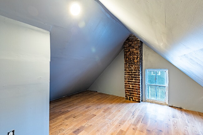 Building Photo - 243 Chamberlain St