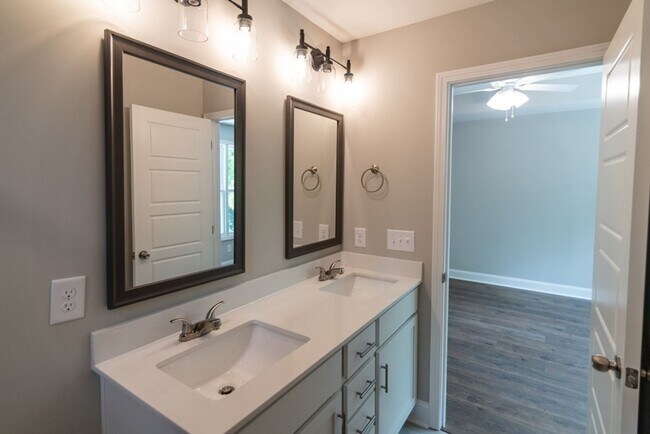Building Photo - Contemporary 3-Bedroom Beauty with Walk-In Closet and Tile Shower Retreat