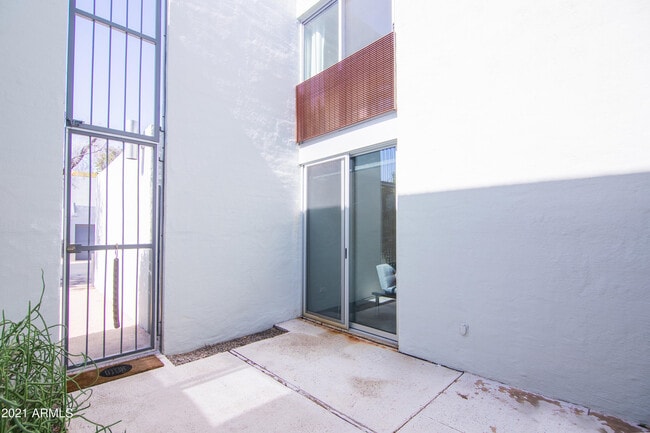 Building Photo - 3261 E Camelback Rd