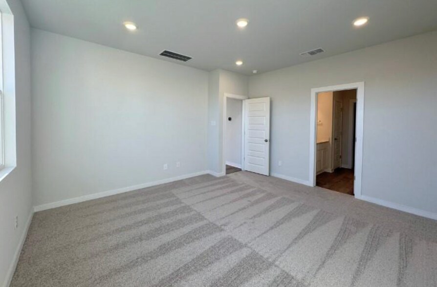 Building Photo - 113 Cutleaf Cv