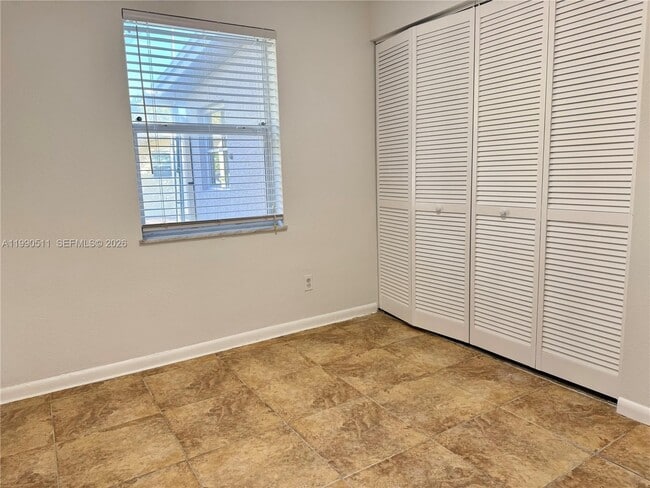 Building Photo - 121 NE Prima Vista Blvd