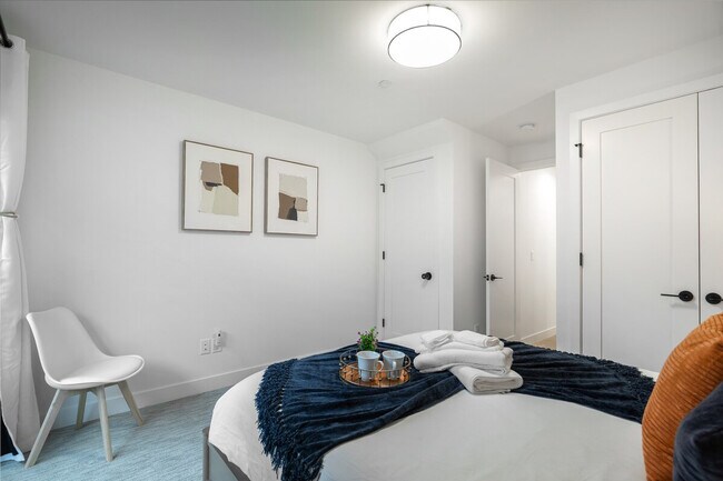 Building Photo - 129 11th Ave E