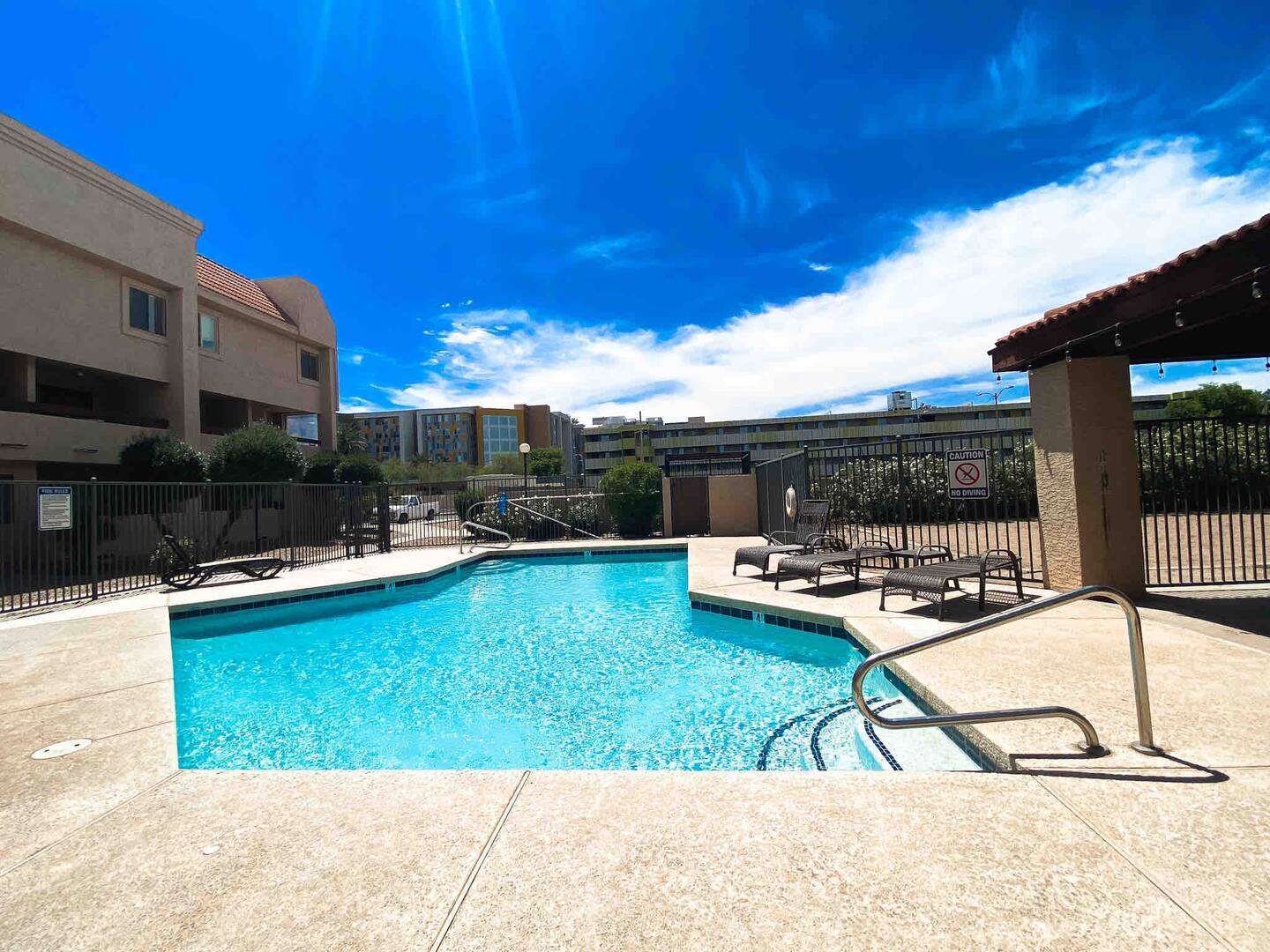 Building Photo - 1215 E Lemon St