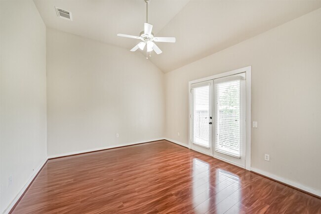 Building Photo - 11025 Robin Hood Ct