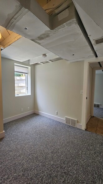 Building Photo - 251 E 13th St