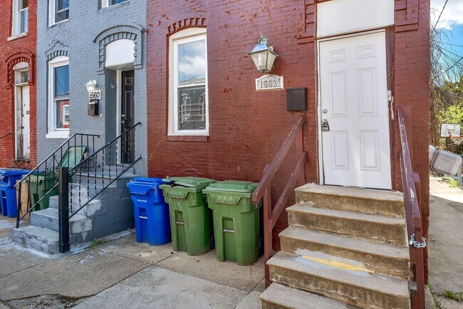 Building Photo - Two Bedroom Rental for Immediate Move In West Baltimore