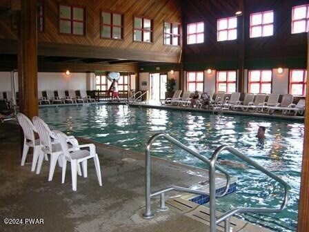 Building Photo - 402 Canoe Brook Dr