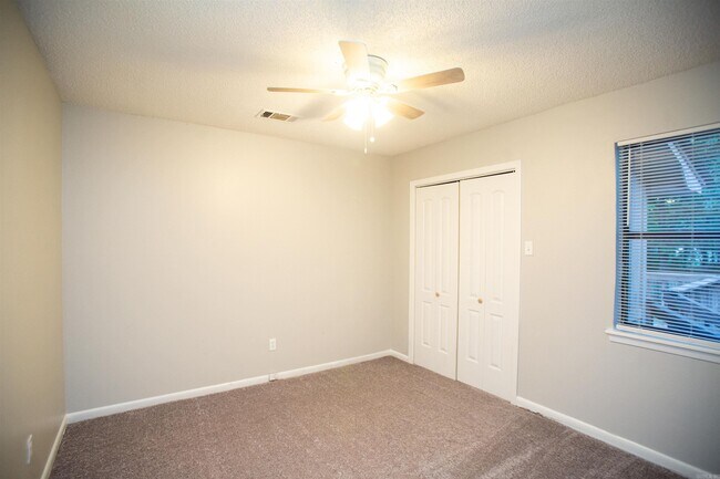 Building Photo - 307 Trumpler St