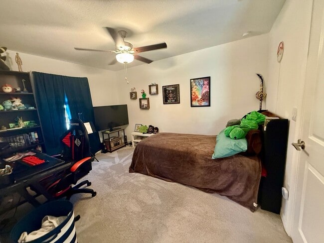 Building Photo - Bryant Square 2/2.5 1 car garage