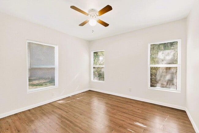 Building Photo - Beautifully Updated 3-Bed, 2-Bath Home in Quiet Greenville Neighborhood