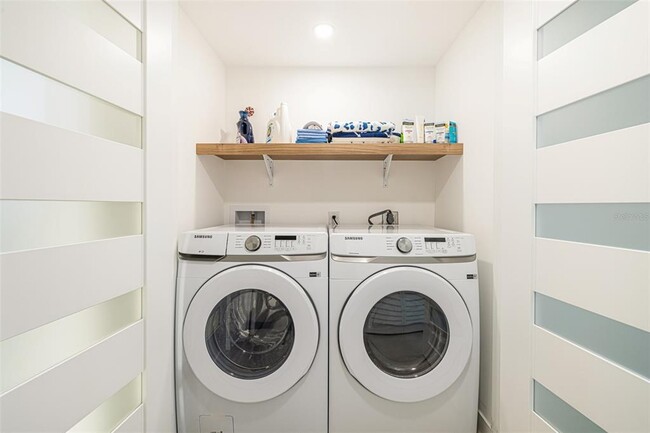 Building Photo - 16320 Kelly Cove Dr