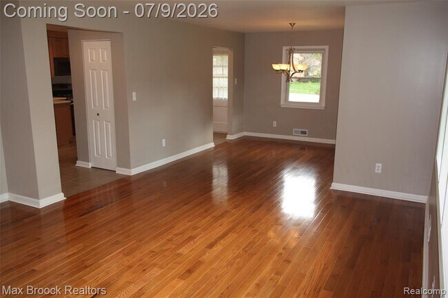Building Photo - 32349 Sheridan Dr