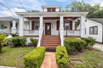 Building Photo - Incredibly Well Maintained & Beautiful Hom...