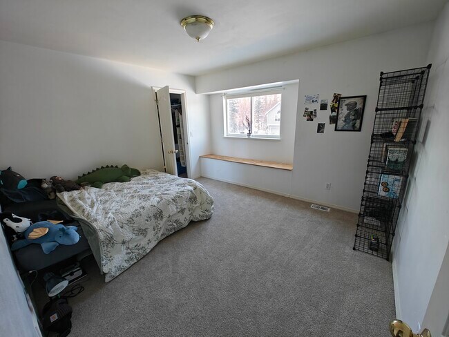 Building Photo - 2141 N Midtown Dr