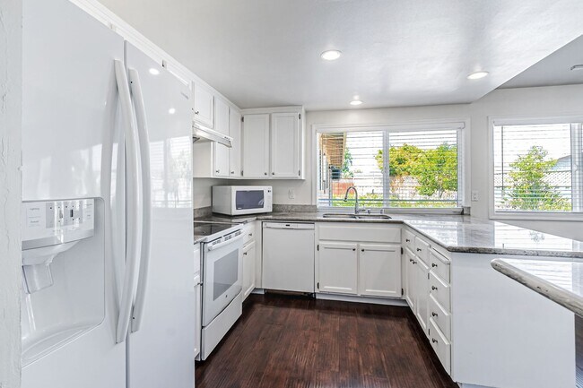 Building Photo - Saratoga Gem - 4BR Home Open Floor Plan & ...