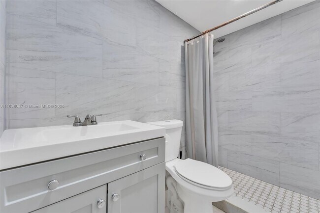 Building Photo - 4655 Palm Ave