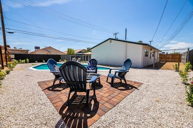 Building Photo - AMERICANA Property Mgmt - Fully furnished ...