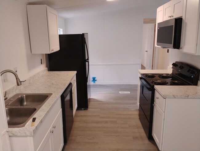 Building Photo - Candler Home