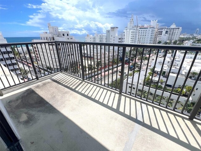 Building Photo - 1800 Collins Ave