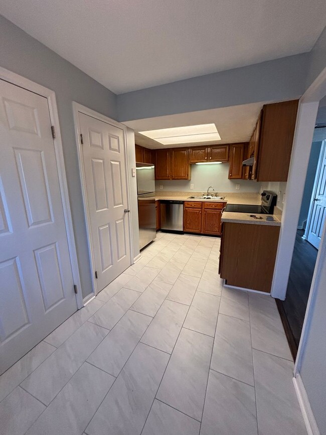 Building Photo - 119 Sterling Ct