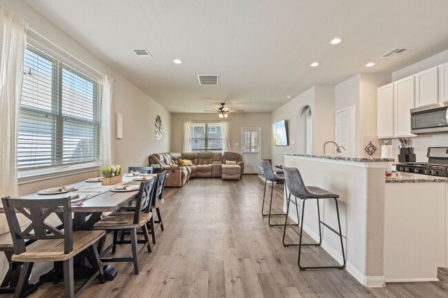 Building Photo - 2221 Raider Dr