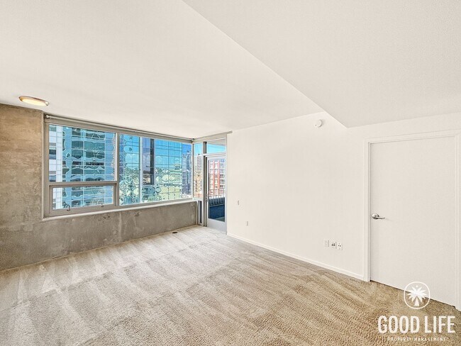 Building Photo - Beautiful 1B/1BA Condo in Downtown Near Petco Park W/ Views, A/C, W/D, Balcony, Rooftop Deck & Gym!