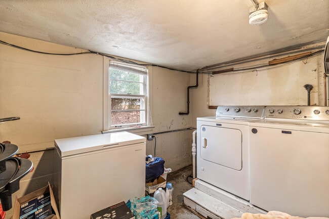 Building Photo - 1345 Lincoln Ave S