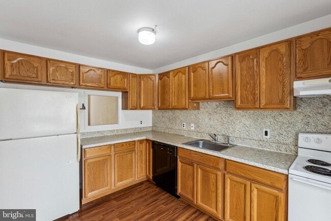 Building Photo - 5 Cornwallis Square