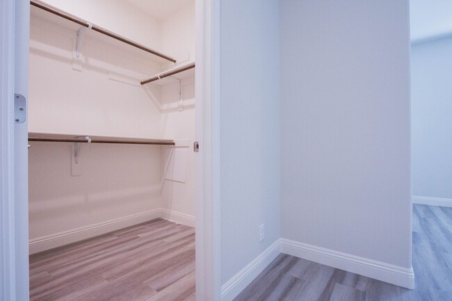 Building Photo - Beautiful 4 bed, 2 bath home AVAILABLE for...