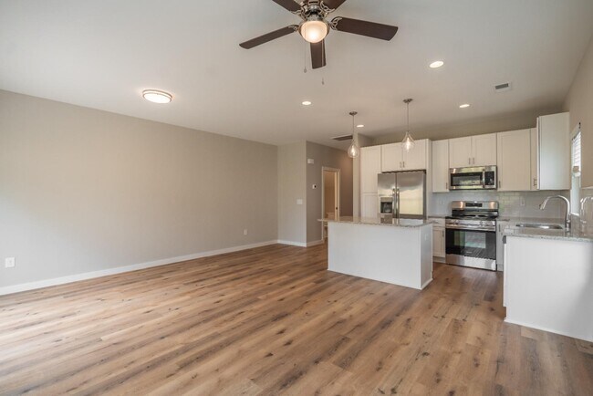 Building Photo - 124 Woodland Dr