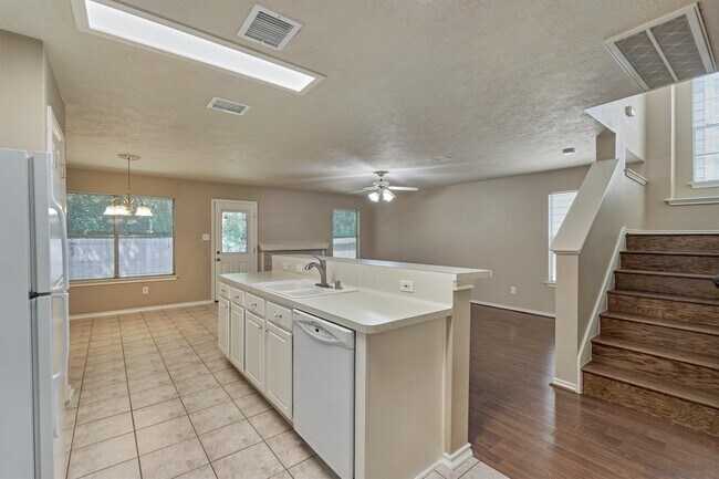 Building Photo - 231 Blushwood Pl