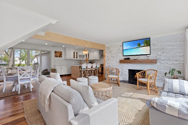 Building Photo - 80 Soundview Dr