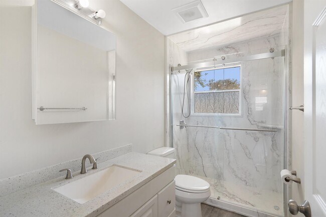 Building Photo - 207 9th St