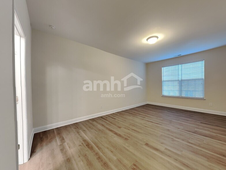 Building Photo - 2217 Magnolia Ct