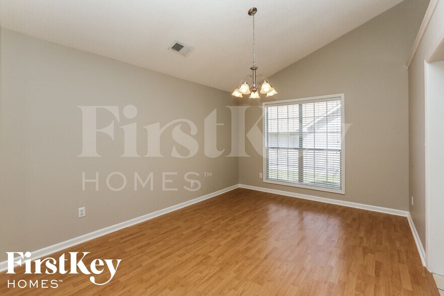 Building Photo - 200 Summer Hill Dr