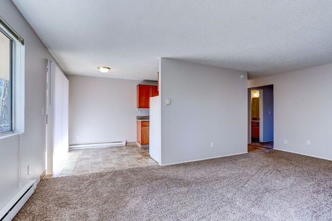 Building Photo - Remodeled 2x1 unit Ground level unit!