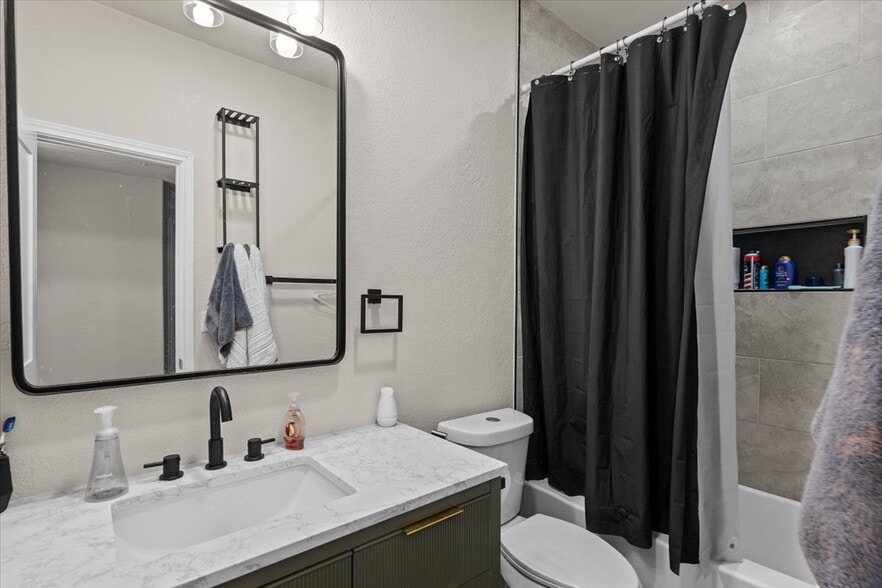 Building Photo - 3801 Black Granite Dr