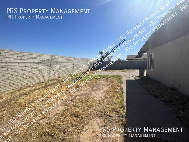 Building Photo - 2544 W Isabella Ave