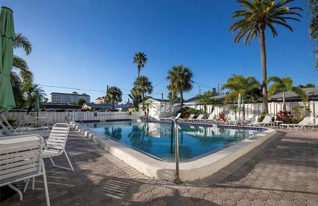 Building Photo - 661 Poinsettia Ave