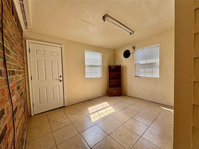 Building Photo - 1418 Jennifer Dr