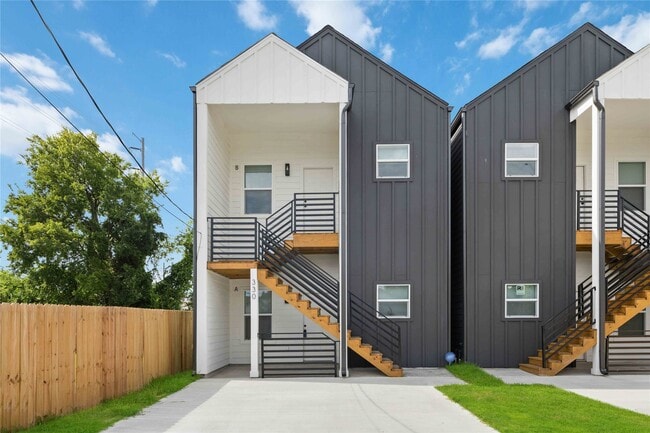 Primary Photo - 330 Clearwater St