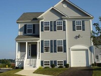 Building Photo - 1715 Newport Cir