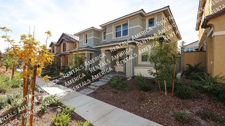 Building Photo - 2858 N Evergreen St