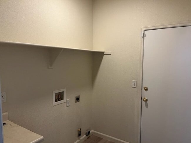 Building Photo - Fernley 4 Bedroom Home 